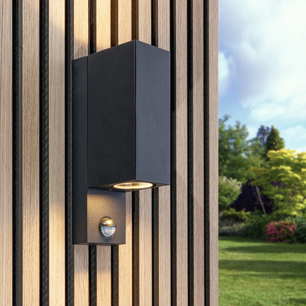 Selma PIR LED wandlamp - Sensor - Up & Down light - IP65 - Zwart - Binnen en buiten