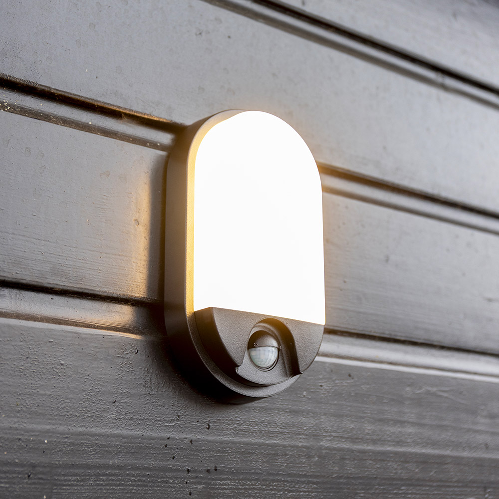 Trend - LED Wandlamp met sensor - 10W 825lm - 3000K - Zwart