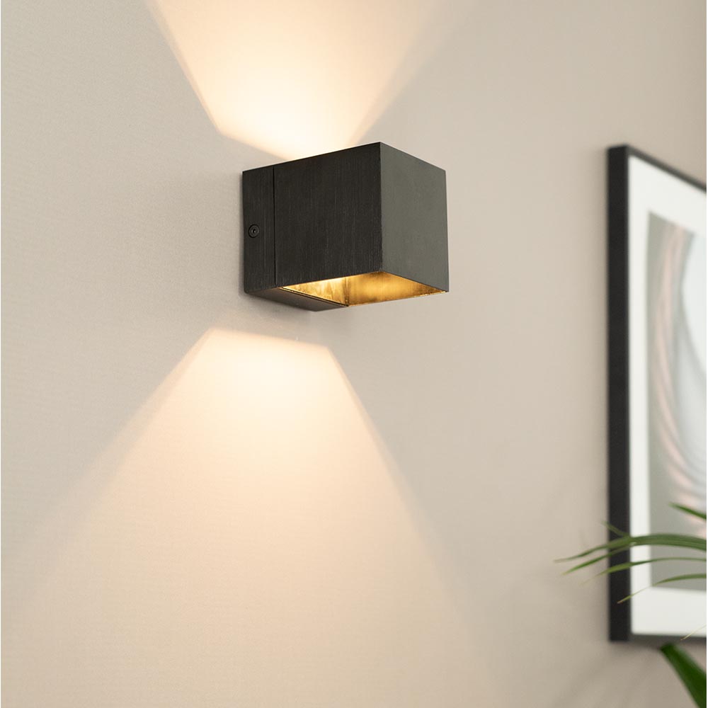Fornax notte nera - Kubusvormige up and down wandlamp met een geborstelde zwarte coating